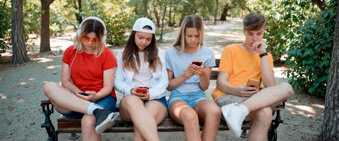Пассивное потребление или активная деградация? Как соцсети влияют на наш интеллект Пассивное потребление или активная деградация? Как соцсети влияют на наш интеллект