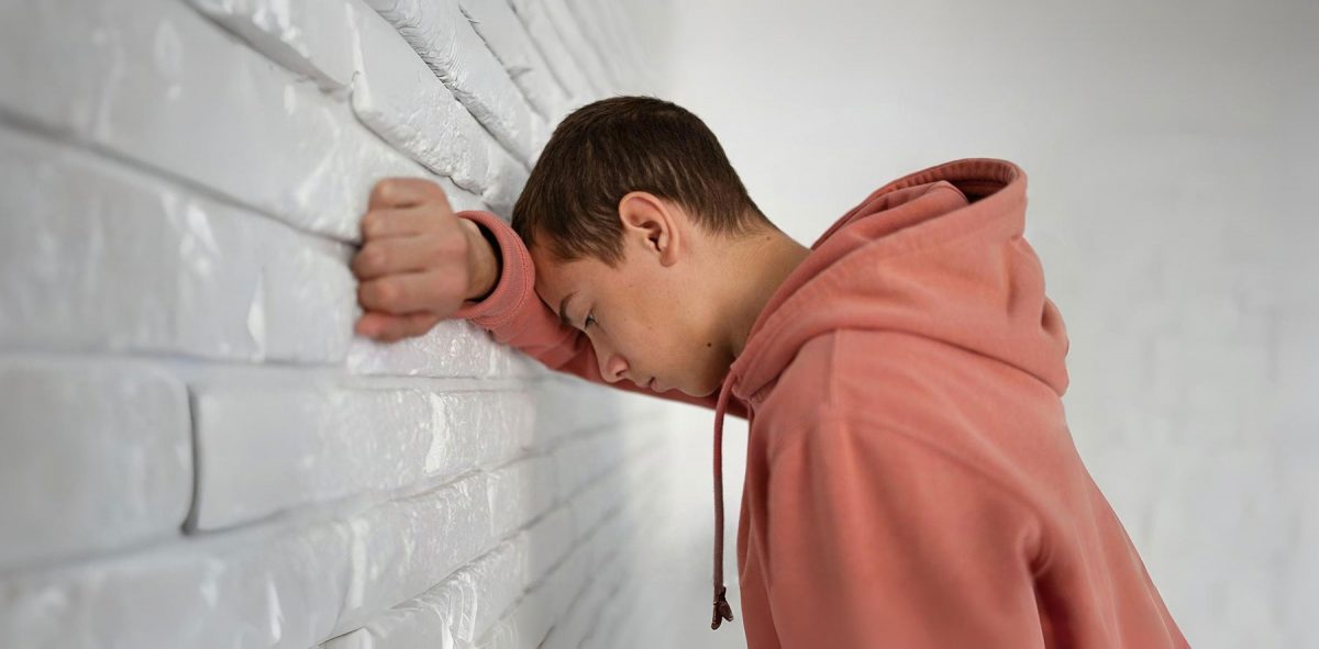 Депрессия у подростков: как отличить возрастной кризис от серьёзного расстройства