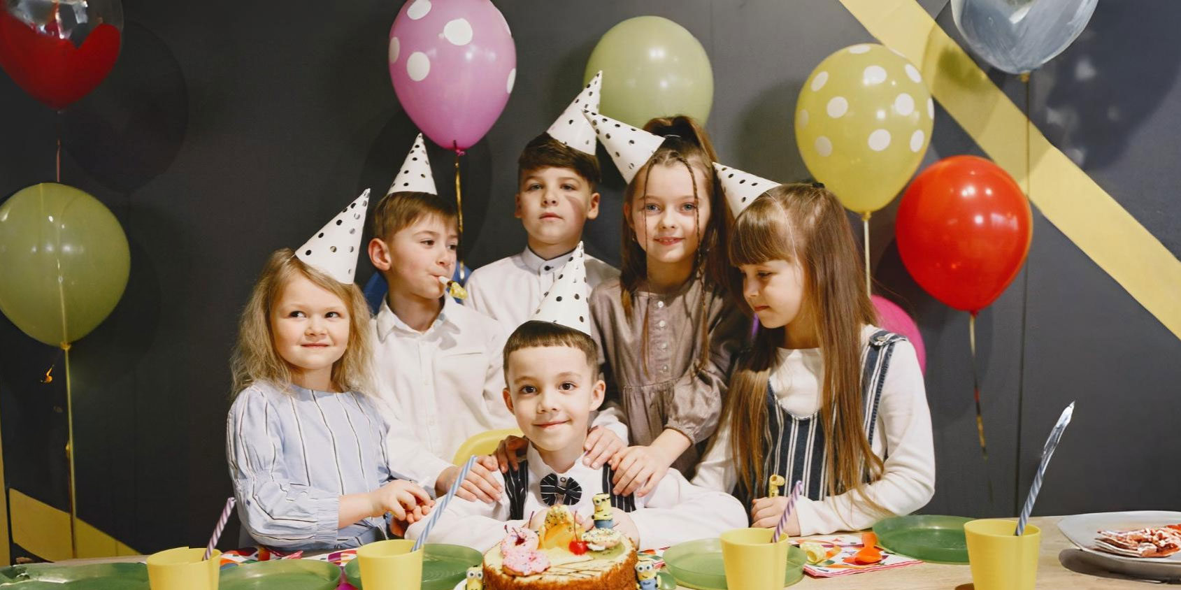 Как правильно пишется «с днем рождения»?